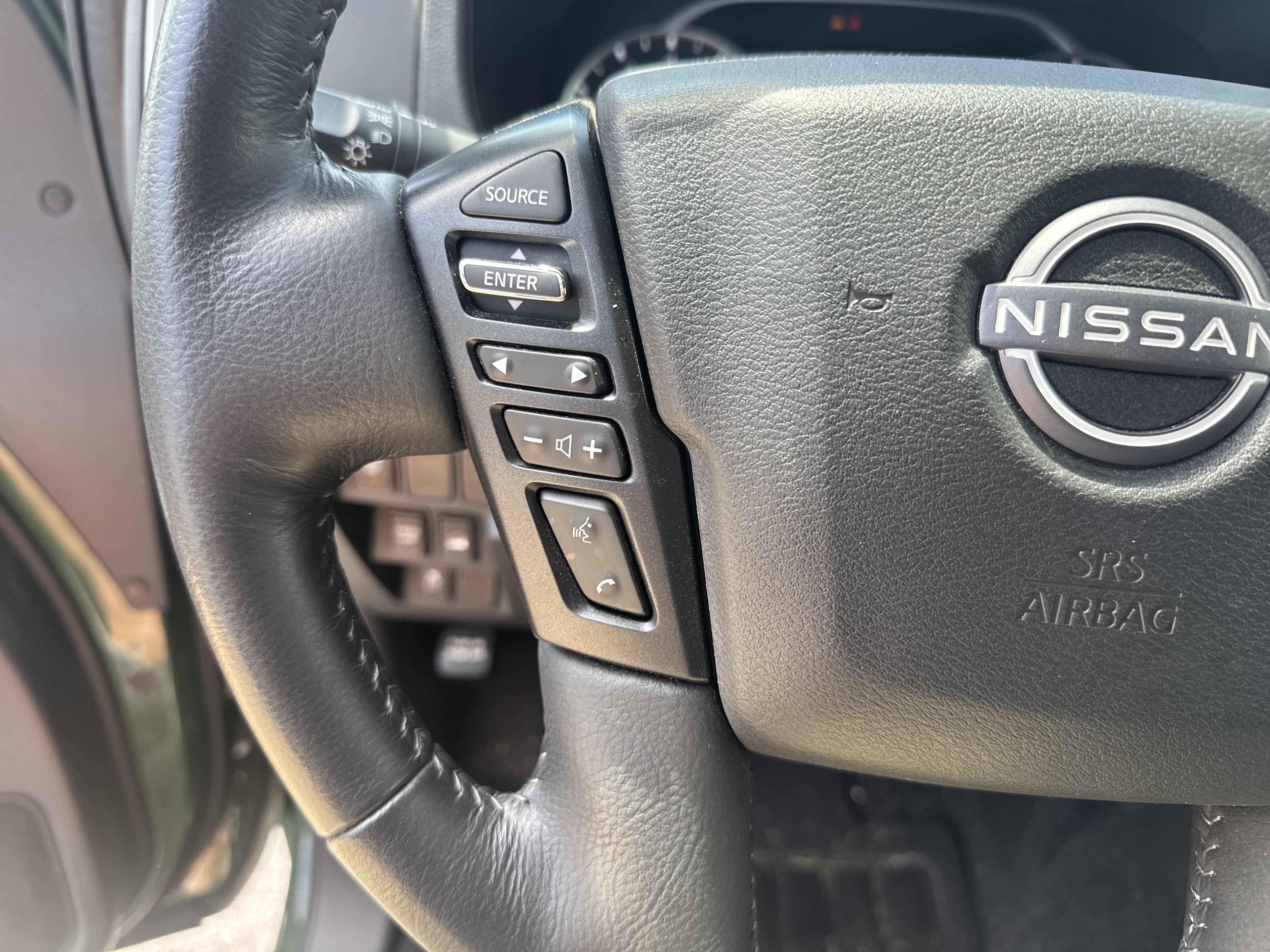 Used 2024 Nissan Frontier SL w/ Technology Package AWD/4WD image 18