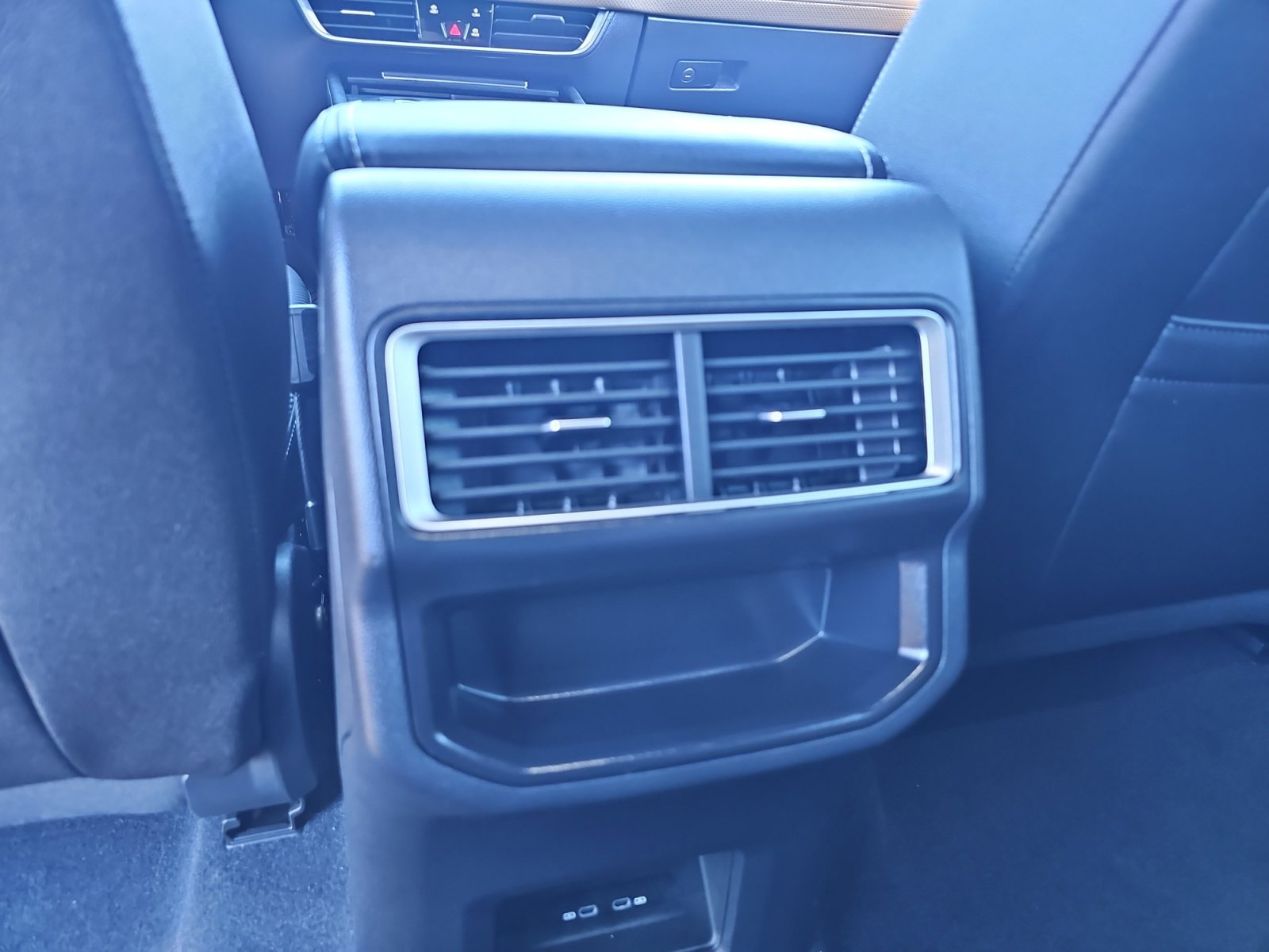 Certified 2025 Volkswagen Atlas Cross Sport SE image 30