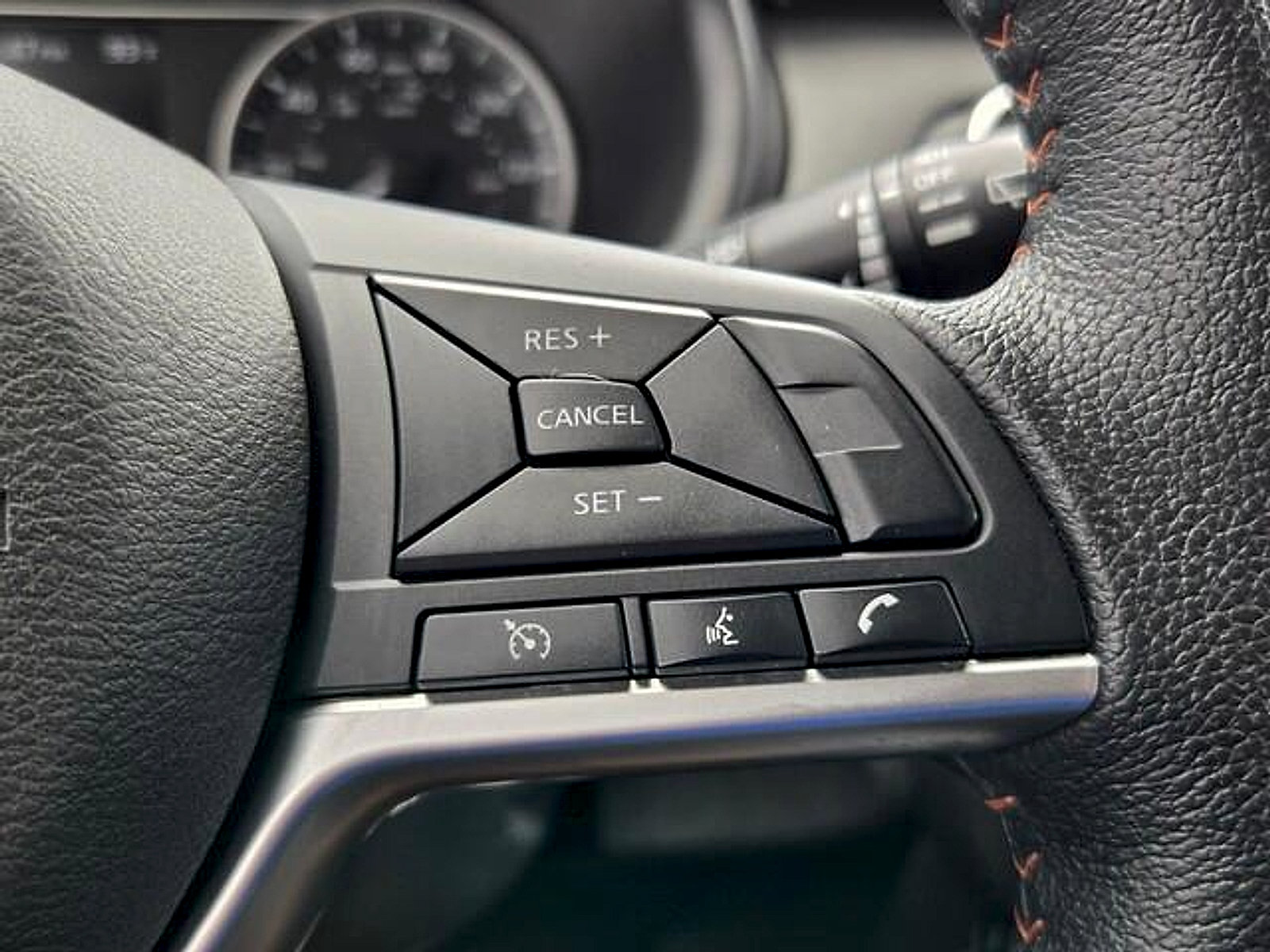 Used 2020 Nissan Kicks SR w/ Exterior Package FWD image 21