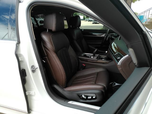 Used 2022 BMW 740i RWD image 21