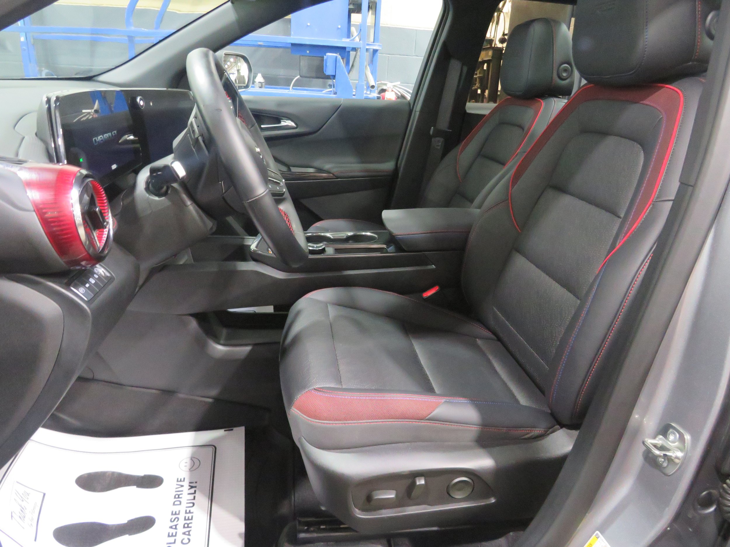 Used 2025 Chevrolet Equinox RS AWD/4WD image 27