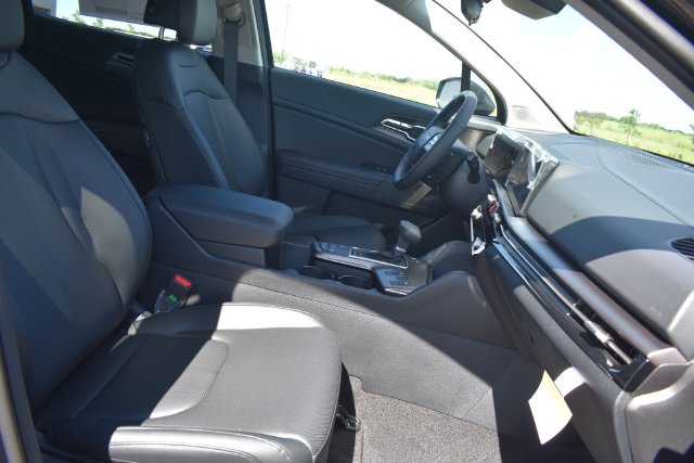 New 2026 Kia Sportage EX FWD image 13