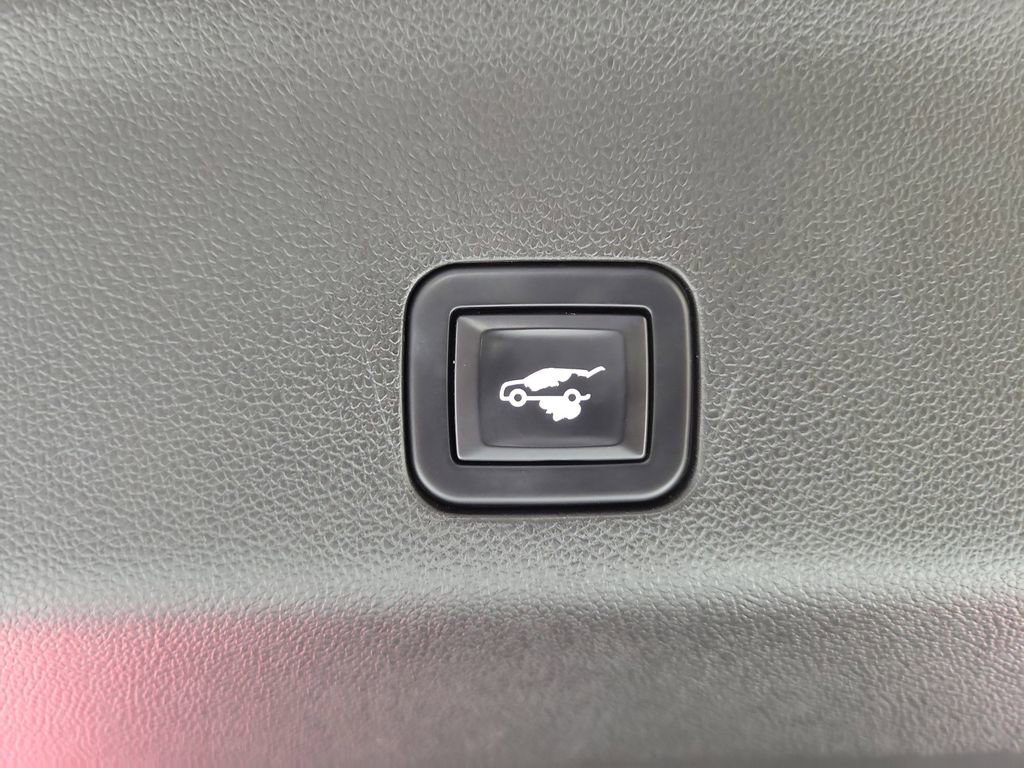 Certified 2022 Cadillac Escalade Premium Luxury w/ Performance Package image 9