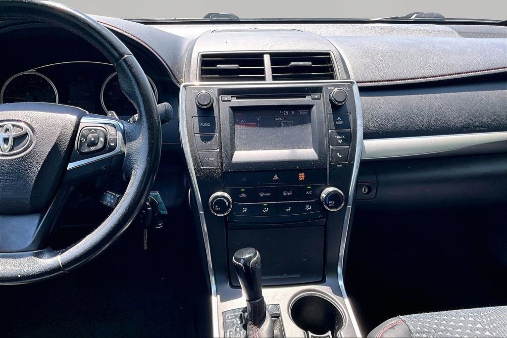 Used 2015 Toyota Camry SE FWD image 9