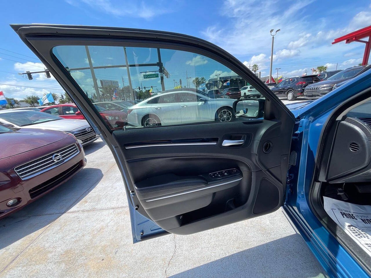 Used 2023 Chrysler 300 Touring w/ Sport Appearance Package RWD image 7
