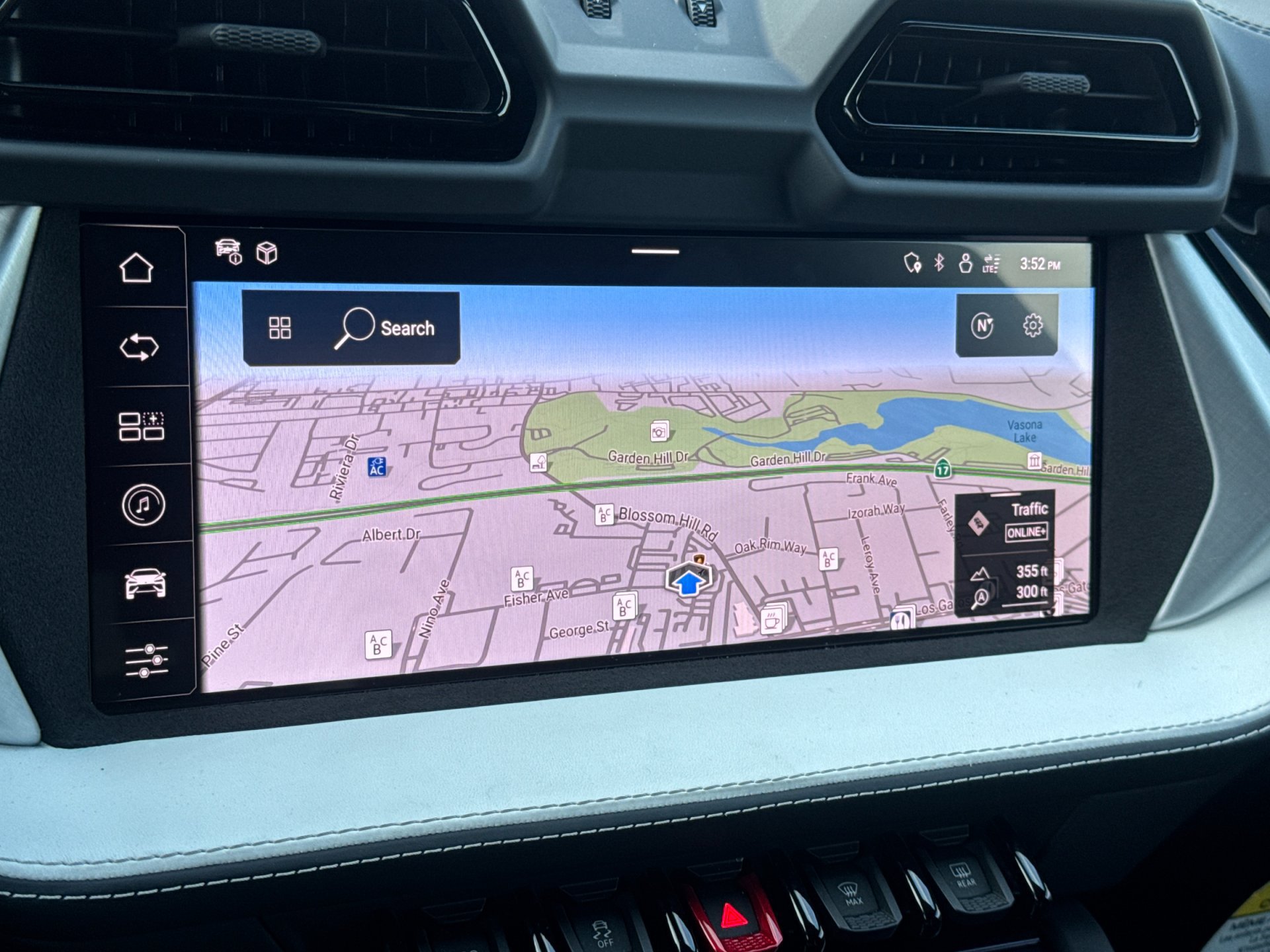 Used 2025 Lamborghini Urus SE AWD/4WD image 23
