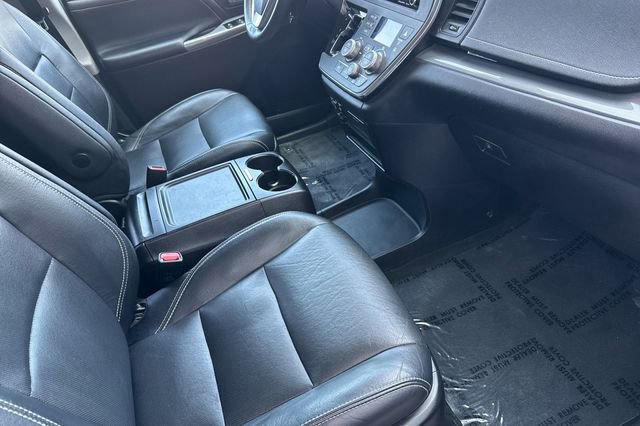 Used 2018 Toyota Sienna SE w/ SE Preferred Package FWD image 19