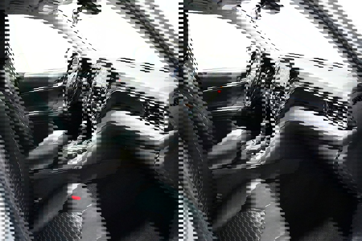 Used 2021 Toyota Camry SE w/ Carpet Mat Package (TMS) image 10