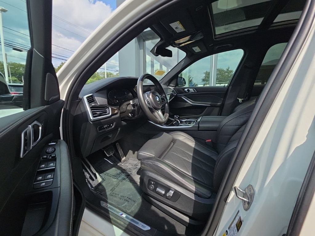 Used 2023 BMW X5 xDrive40i w/ M Sport Package AWD/4WD image 11