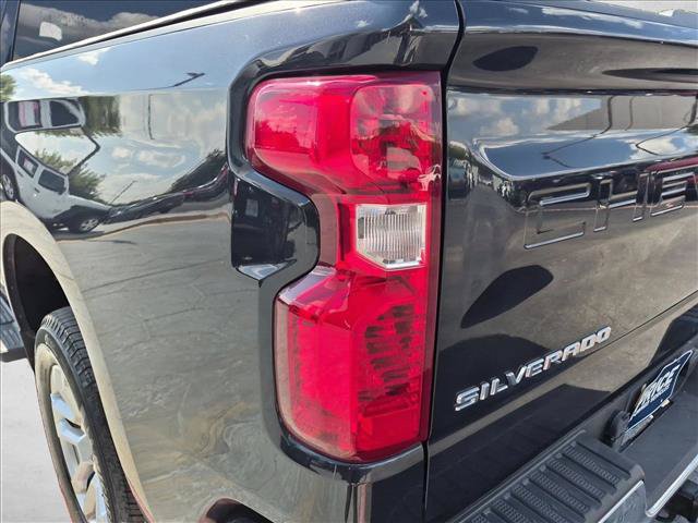 Used 2022 Chevrolet Silverado 1500 LT AWD/4WD image 27