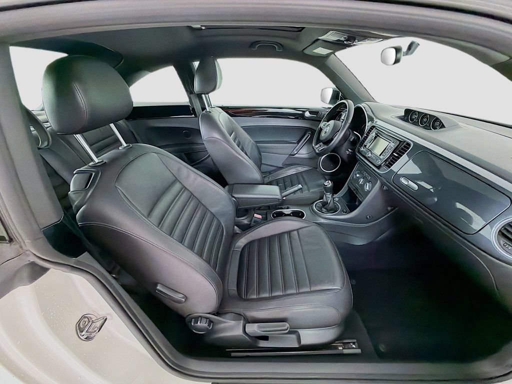 Used 2012 Volkswagen Beetle 2.0T FWD image 26
