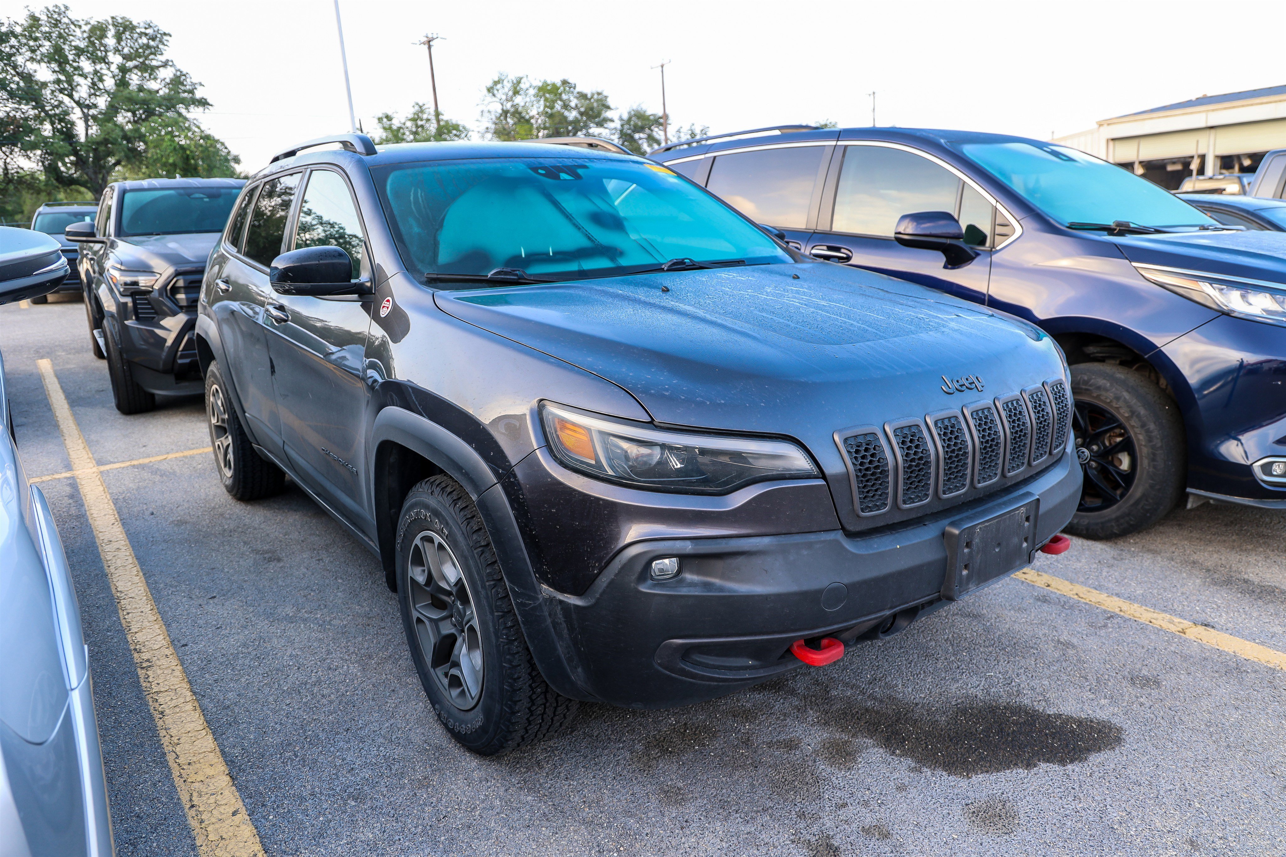 Used 2022 Jeep Cherokee Trailhawk AWD/4WD image 3