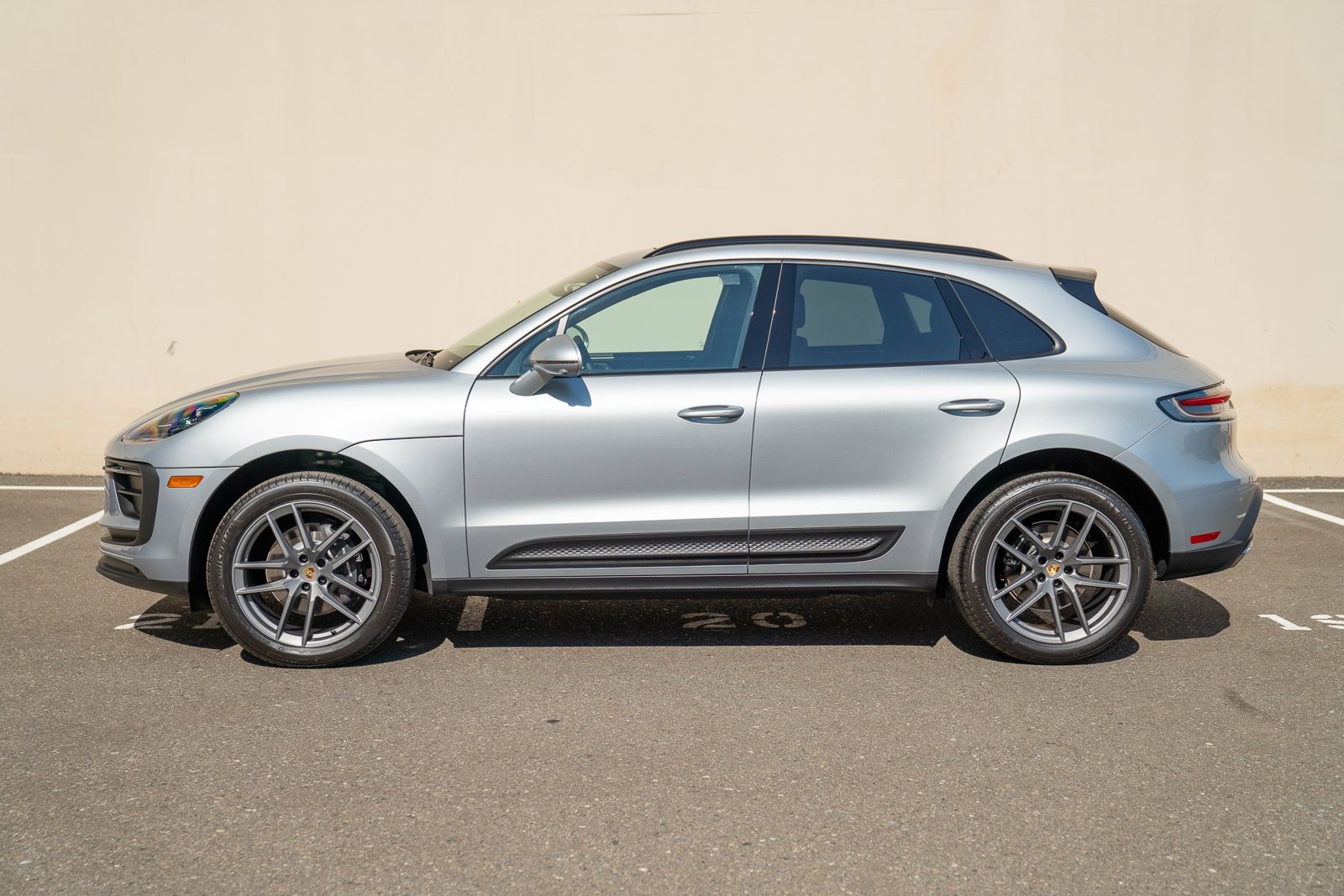 Certified 2026 Porsche Macan AWD/4WD image 2