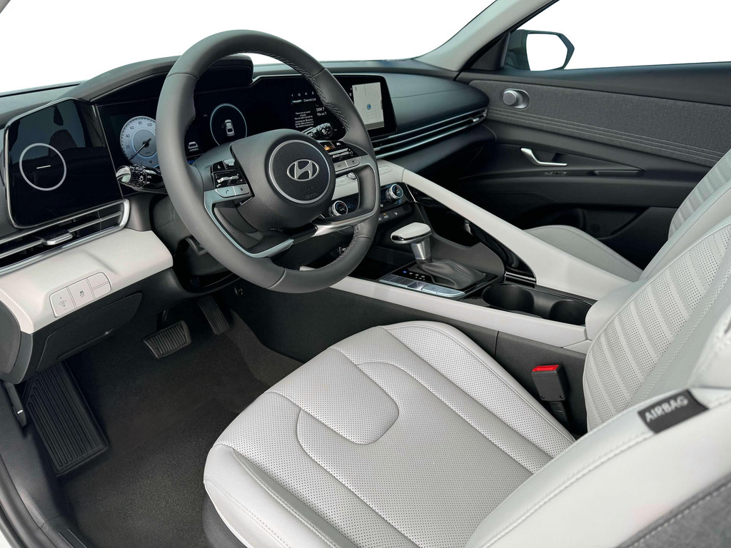Used 2025 Hyundai Elantra Limited FWD image 15