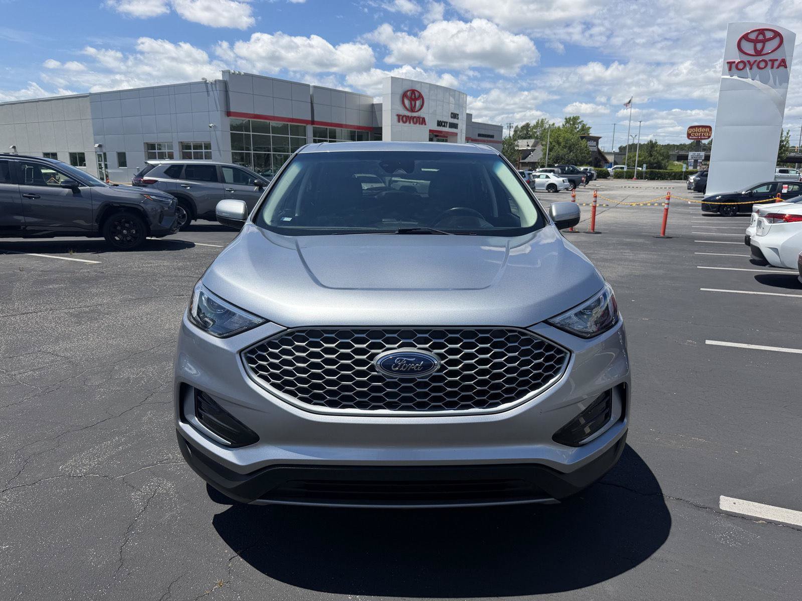 Used 2024 Ford Edge SEL AWD/4WD image 2