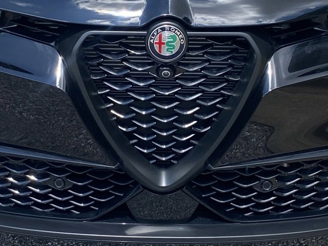 New 2025 Alfa Romeo Tonale w/ Premium Package image 11
