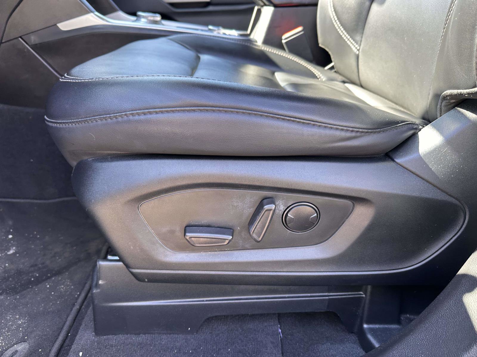 Certified 2022 Ford Explorer XLT w/ Equipment Group 202A image 11