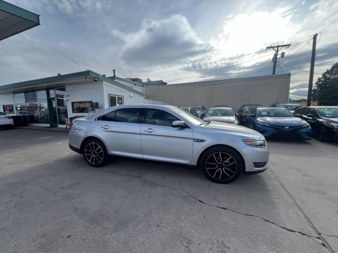 Used 2018 Ford Taurus SEL w/ Equipment Group 201A FWD image 22
