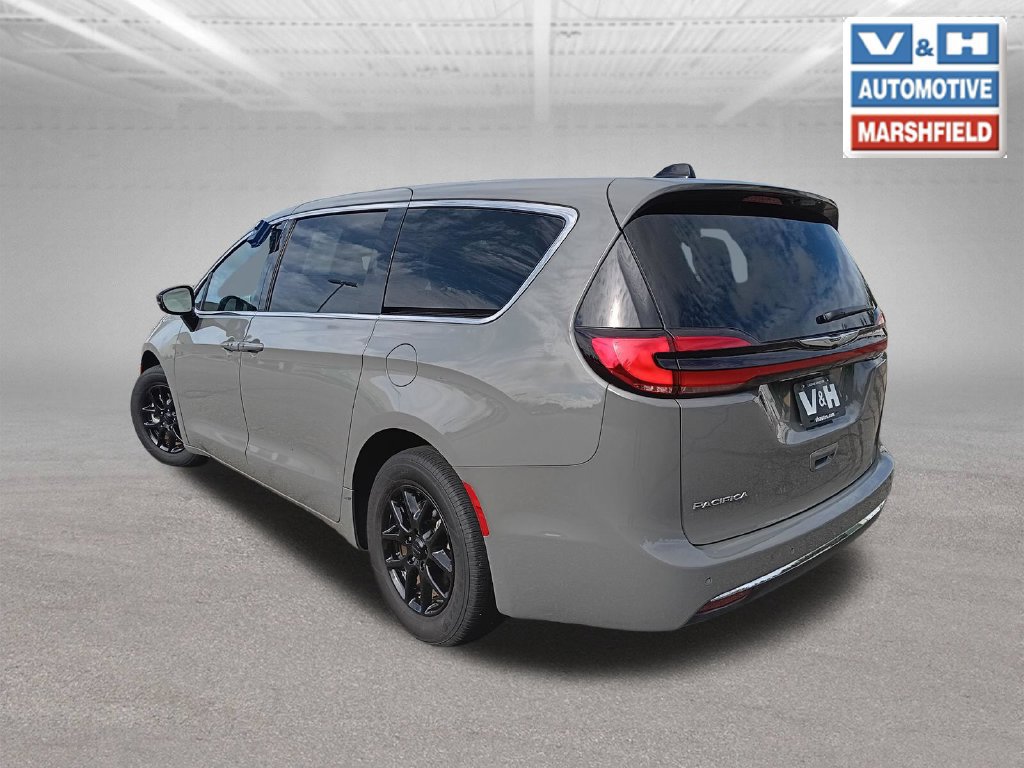 Used 2025 Chrysler Pacifica Select FWD image 27