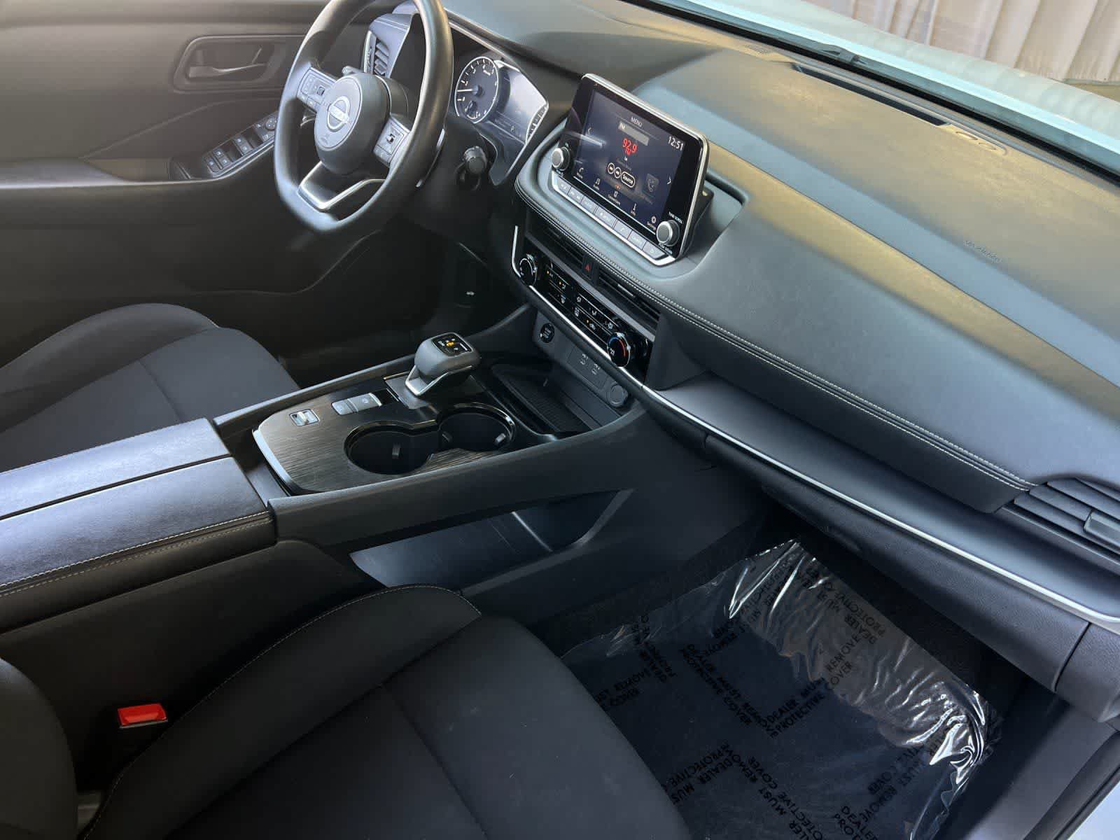 Used 2024 Nissan Rogue S FWD image 17