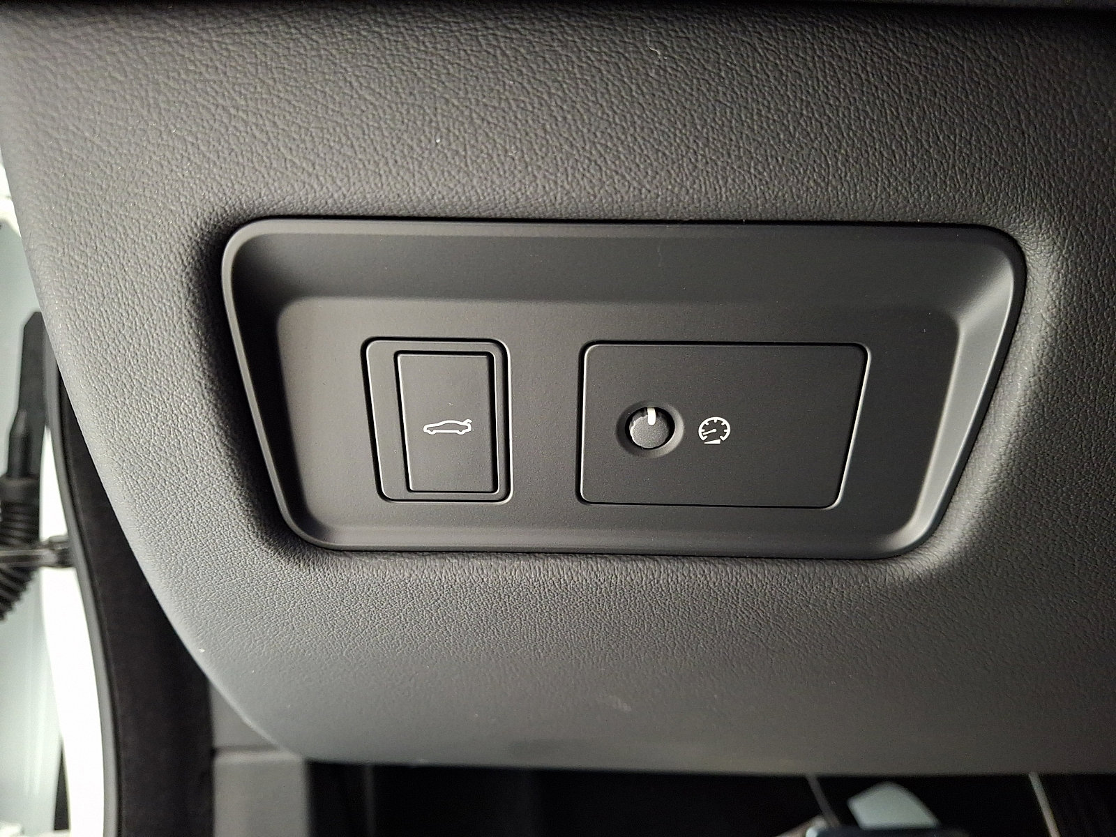 New 2024 Jaguar XF R-Dynamic SE image 19