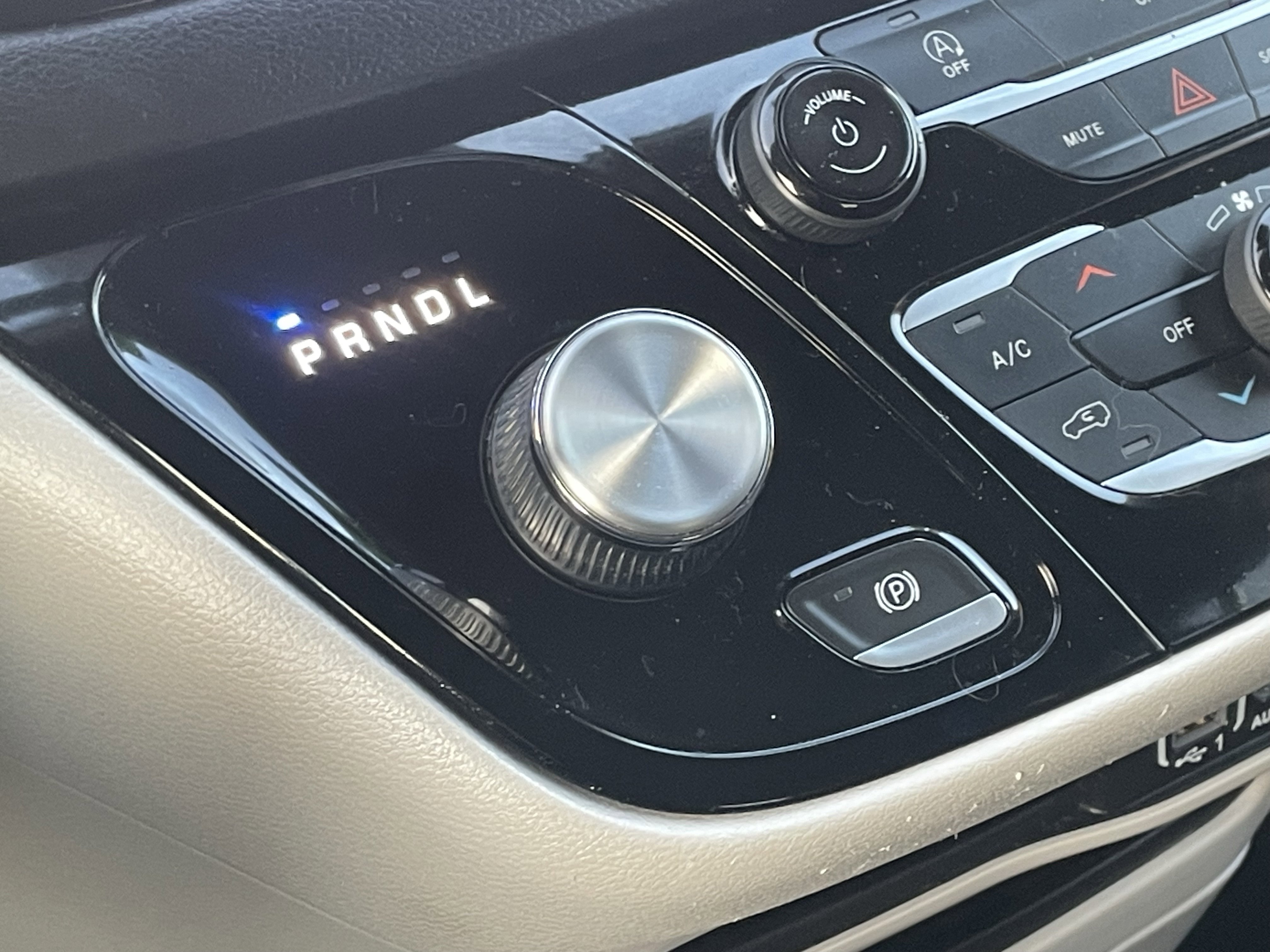 Used 2022 Chrysler Voyager LX image 24