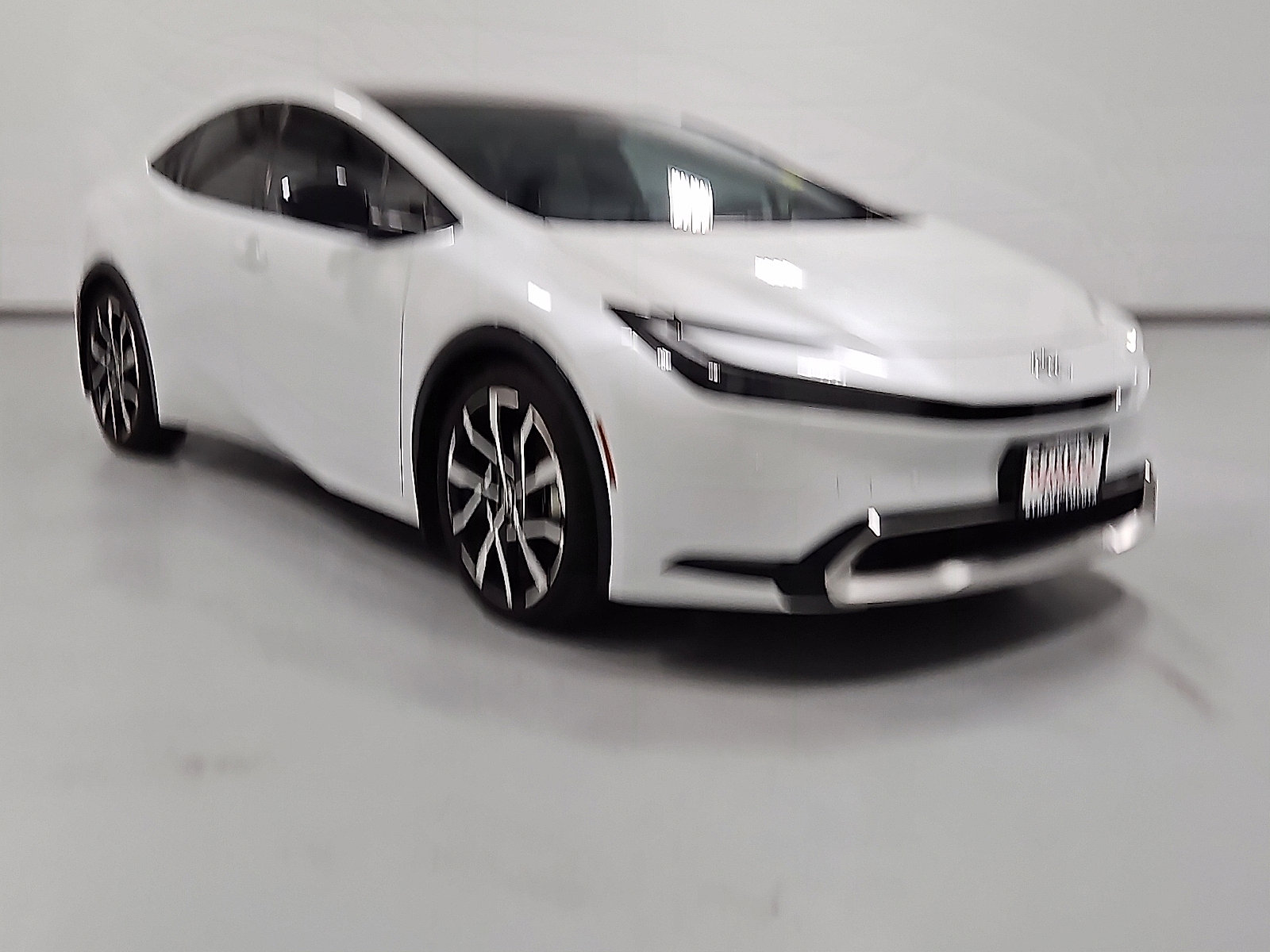 Used 2023 Toyota Prius Prime Premium FWD image 4