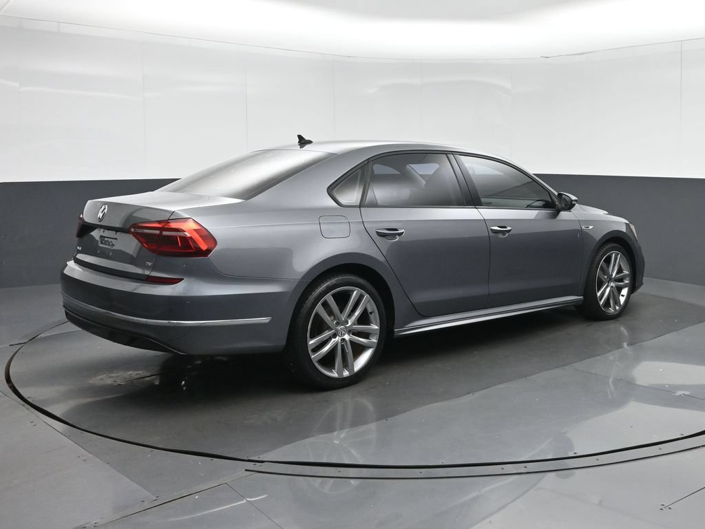 Used 2018 Volkswagen Passat 2.0T R-Line FWD image 7