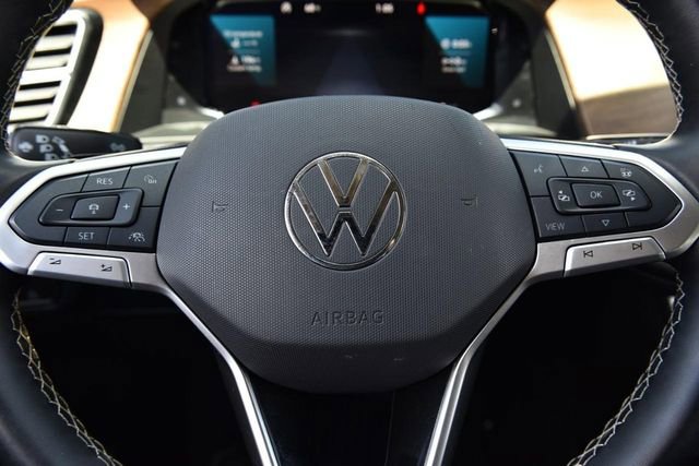 Certified 2025 Volkswagen Atlas SE FWD image 18