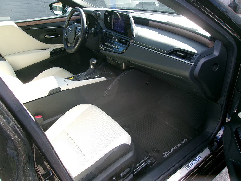 Used 2025 Lexus ES 300h w/ Premium Package FWD image 10