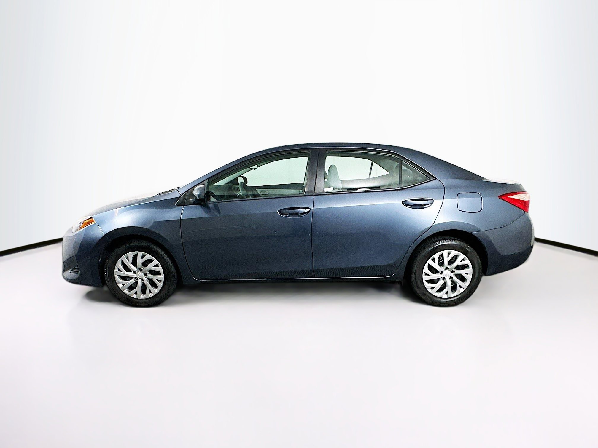Used 2018 Toyota Corolla LE FWD image 4