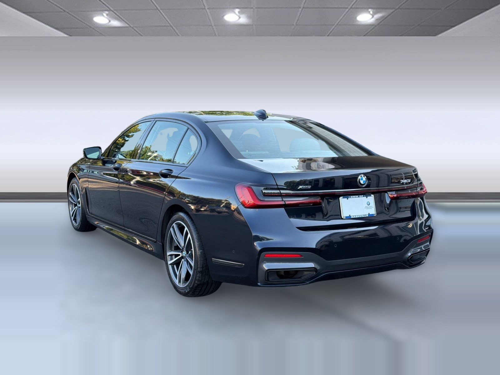 Used 2022 BMW 740i xDrive w/ M Sport Package AWD/4WD image 3