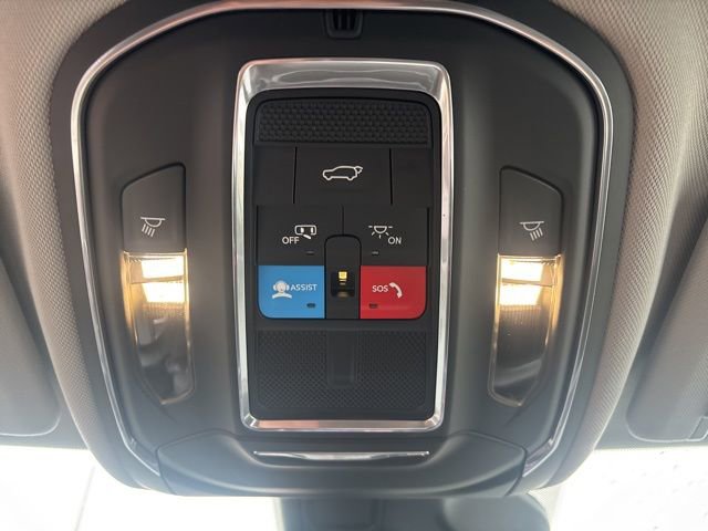 Used 2023 Jeep Grand Cherokee Limited w/ Luxury Tech Group II image 17