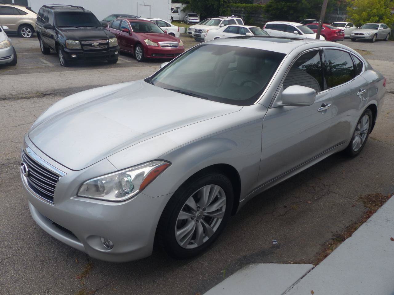 Used 2011 INFINITI M37 w/ Deluxe Touring Pkg RWD image 2
