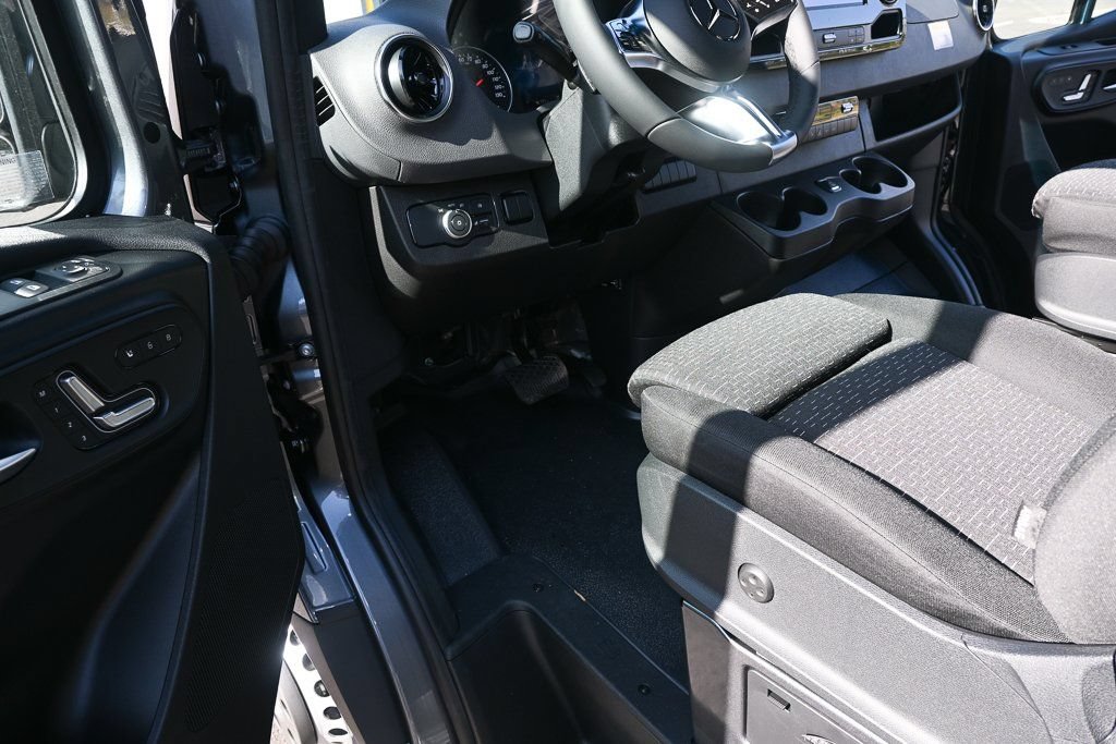Used 2026 Mercedes-Benz Sprinter 3500 image 7