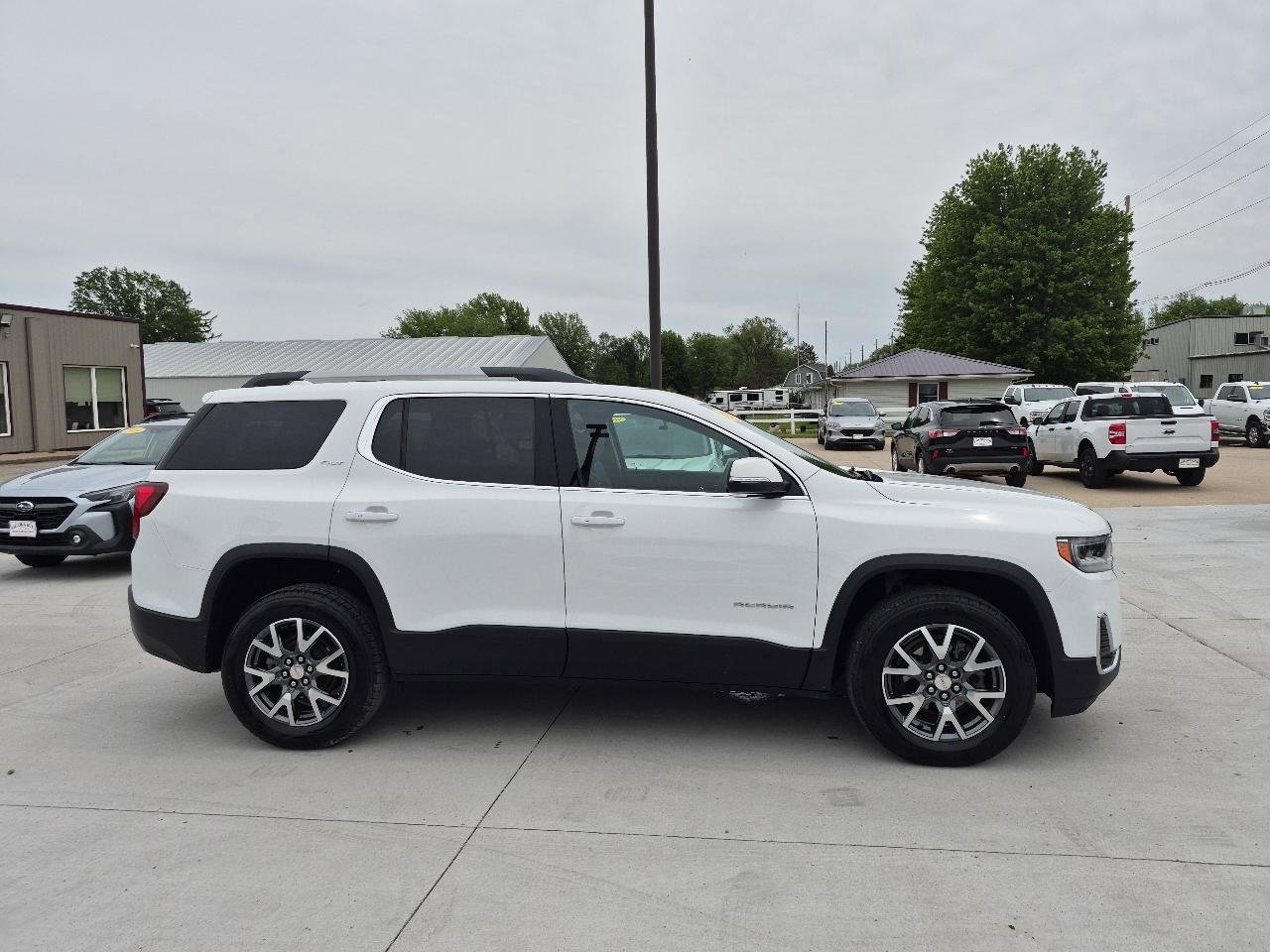 Used 2023 GMC Acadia SLT w/ Preferred Package AWD/4WD image 5