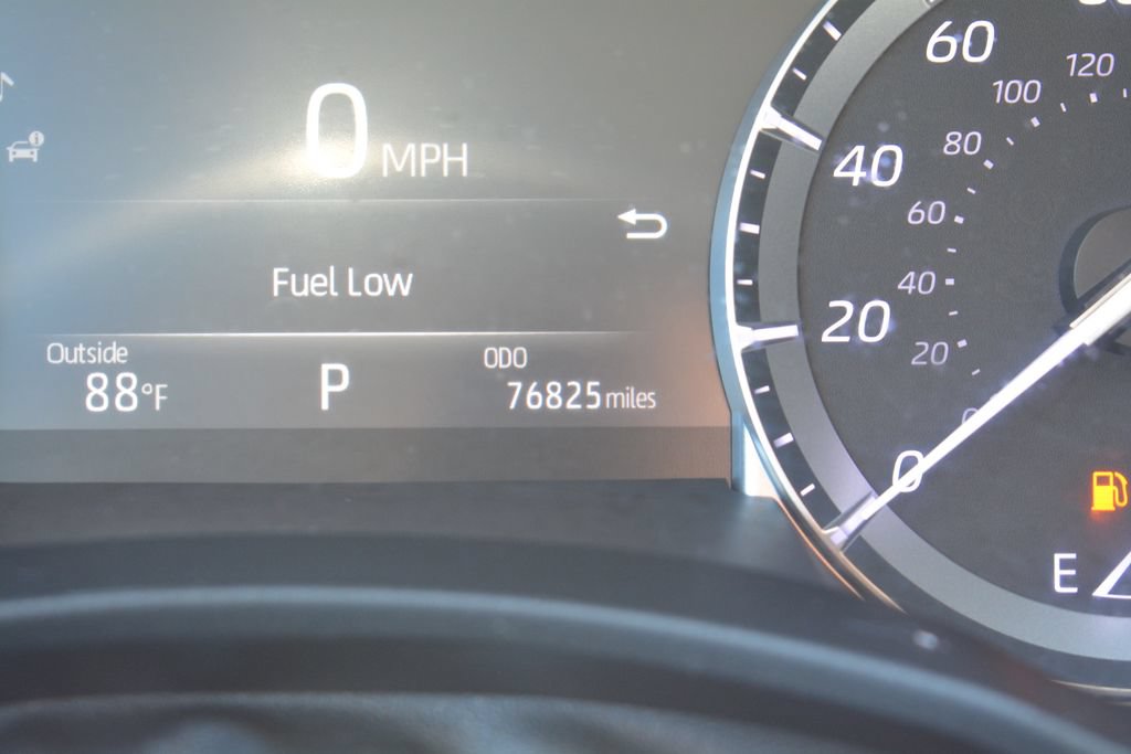 Used 2022 Toyota Highlander XLE AWD/4WD image 14