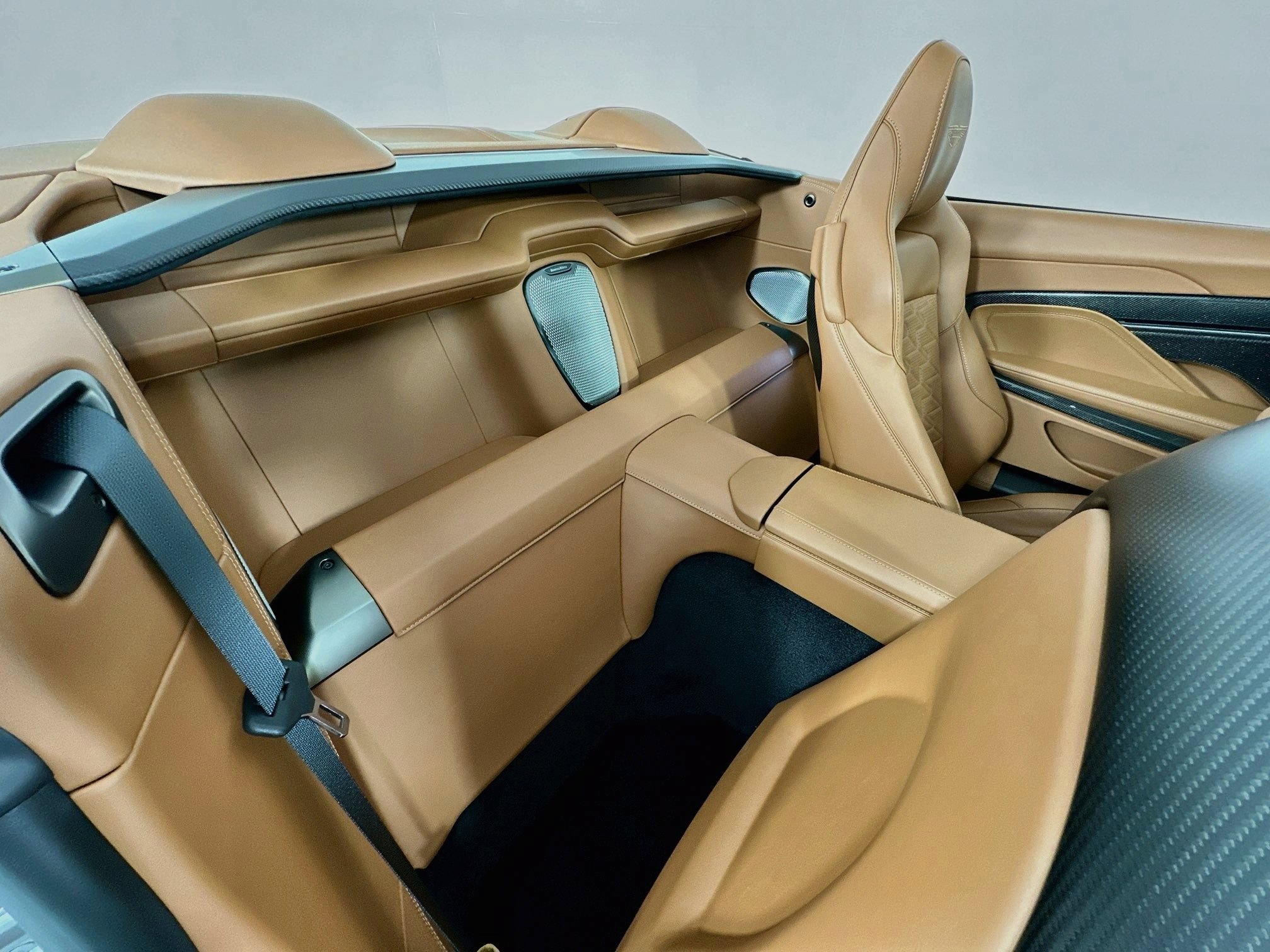 New 2026 Aston Martin Vanquish Convertible RWD image 25