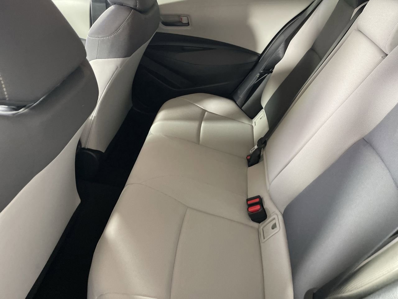 Used 2022 Toyota Corolla LE w/ Carpet Mat Package (TMS) image 24