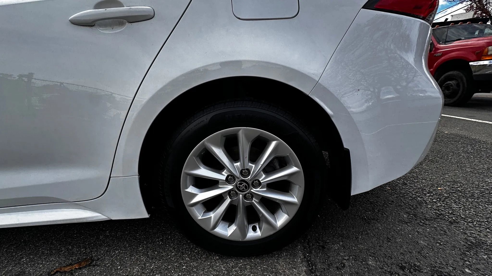 Used 2021 Toyota Corolla LE w/ LE Convenience Package FWD image 9