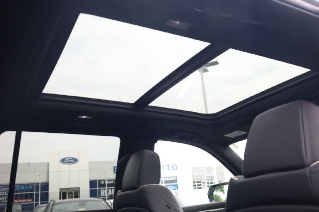 Used 2026 Cadillac Escalade Luxury w/ LPO, Floor Liner Package AWD/4WD image 25