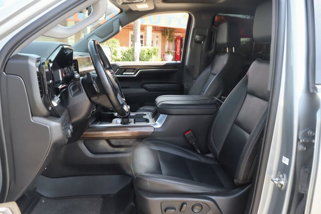 Used 2024 Chevrolet Silverado 1500 LT Trail Boss w/ LT Trail Boss Premium Package AWD/4WD image 18
