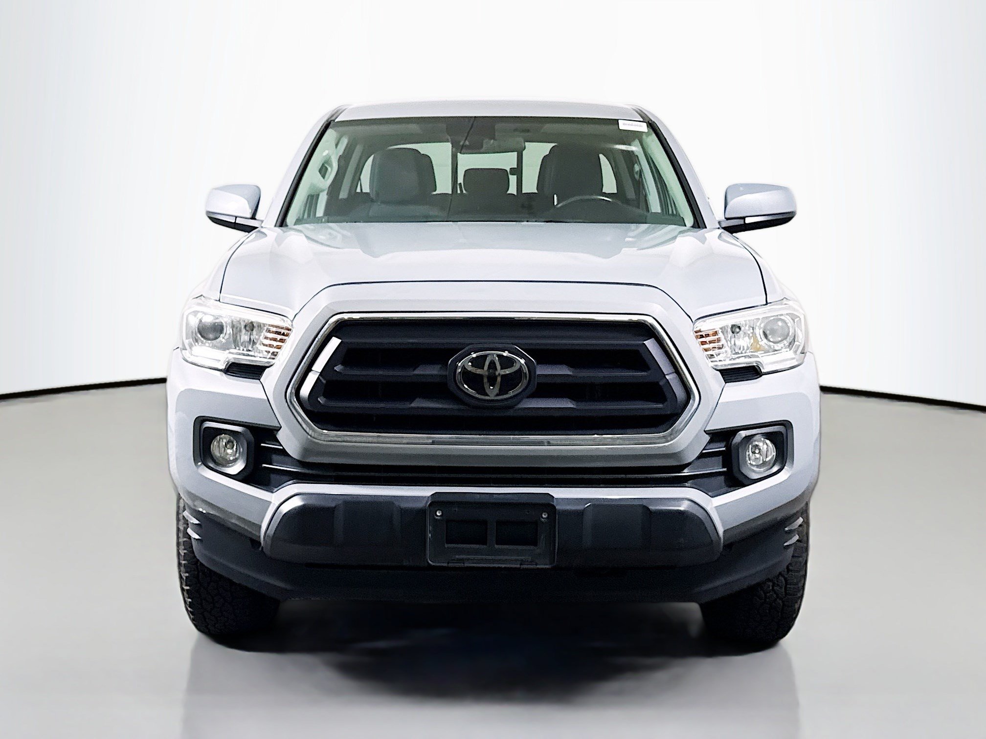 Used 2020 Toyota Tacoma SR5 RWD image 2