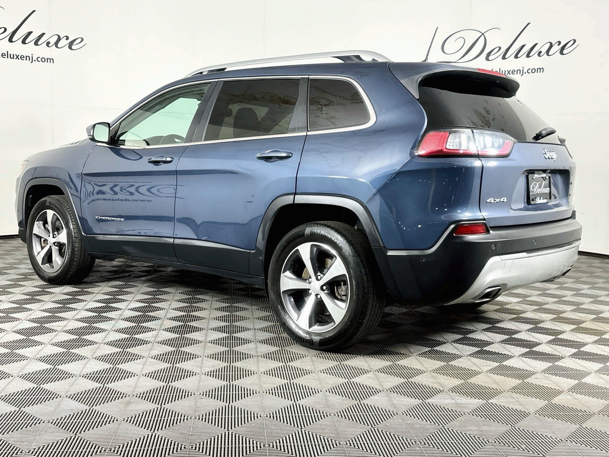 Used 2021 Jeep Cherokee Limited w/ Elite Package AWD/4WD image 4