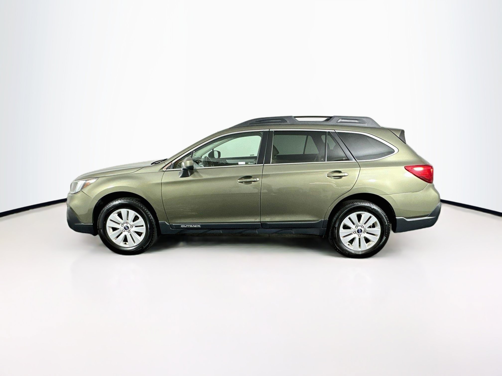 Used 2019 Subaru Outback 2.5i Premium AWD/4WD image 4