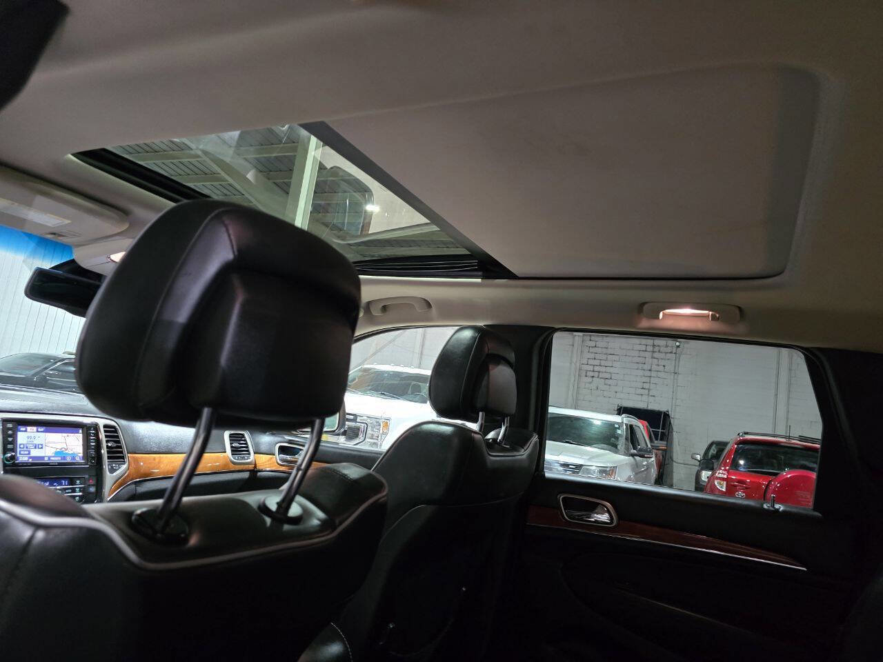 Used 2012 Jeep Grand Cherokee Overland image 30