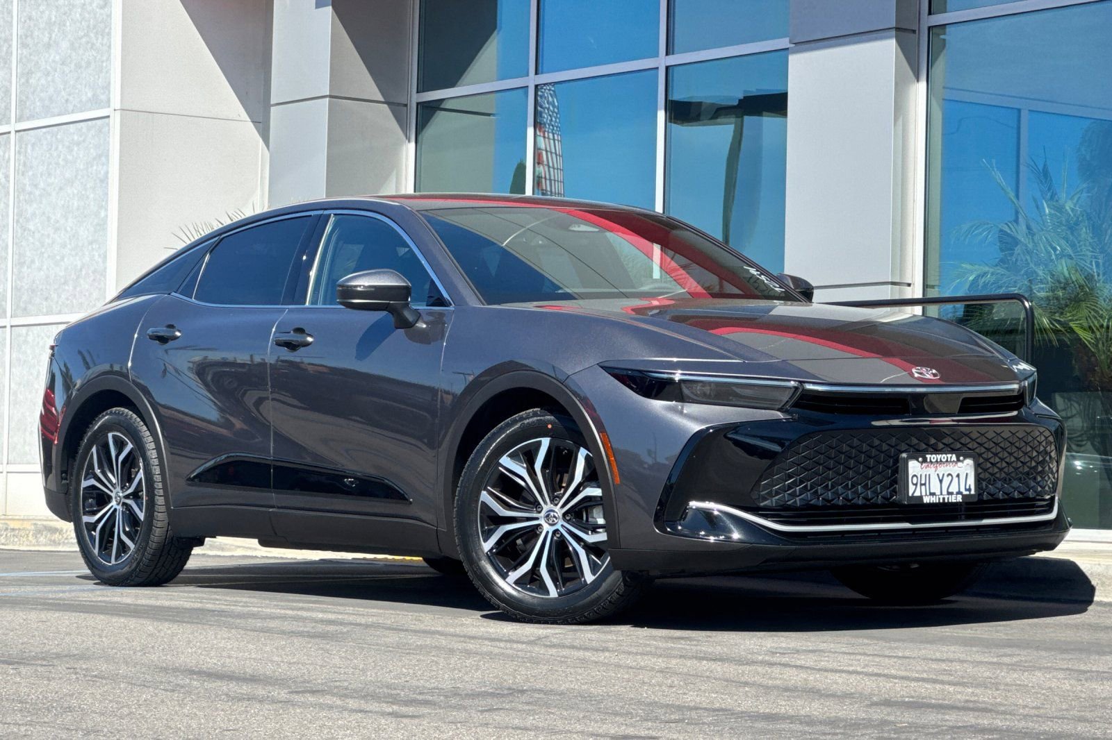 Used 2023 Toyota Crown XLE image 2