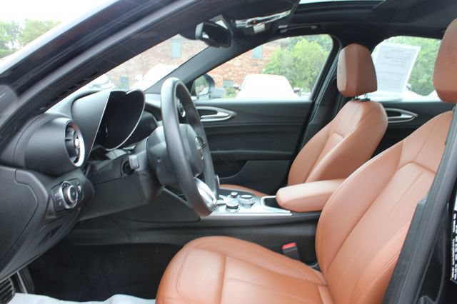Used 2024 Alfa Romeo Giulia Ti AWD/4WD image 12
