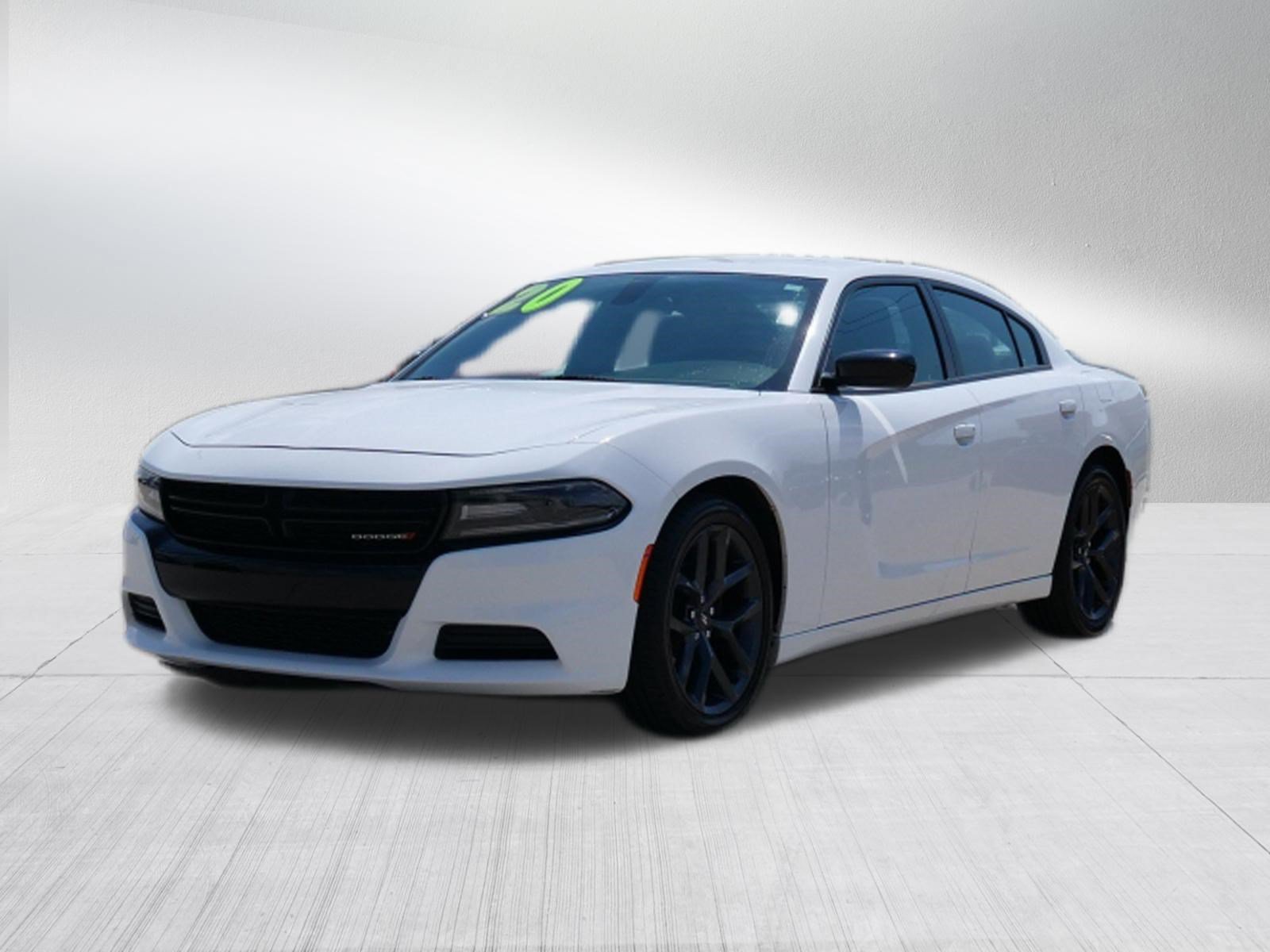 Used 2020 Dodge Charger SXT w/ Blacktop Package RWD image 7