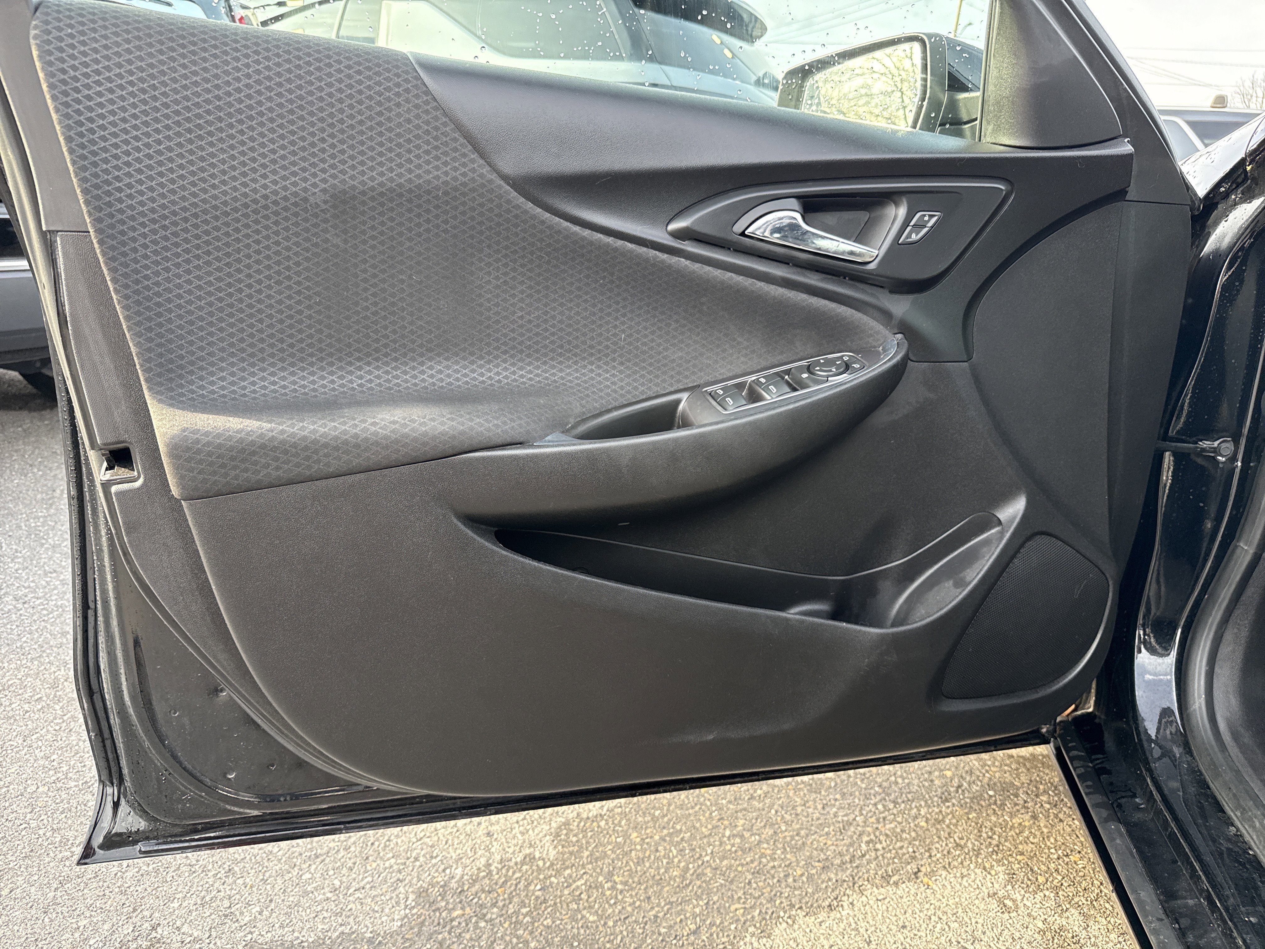 Used 2017 Chevrolet Malibu LT image 14
